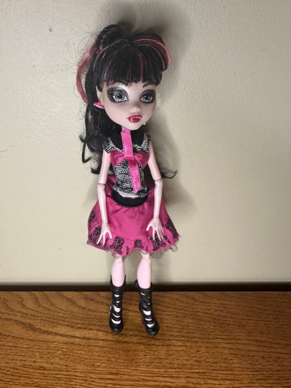 Monster High Picture Day Draculaura Doll Outfit  2012 Mattel